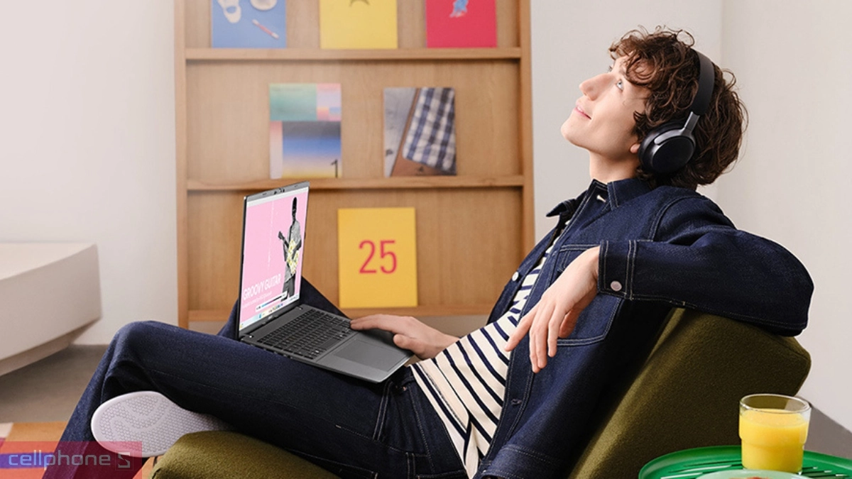 Màn hình OLED sắc nét, trải nghiệm hiển thị nâng cao