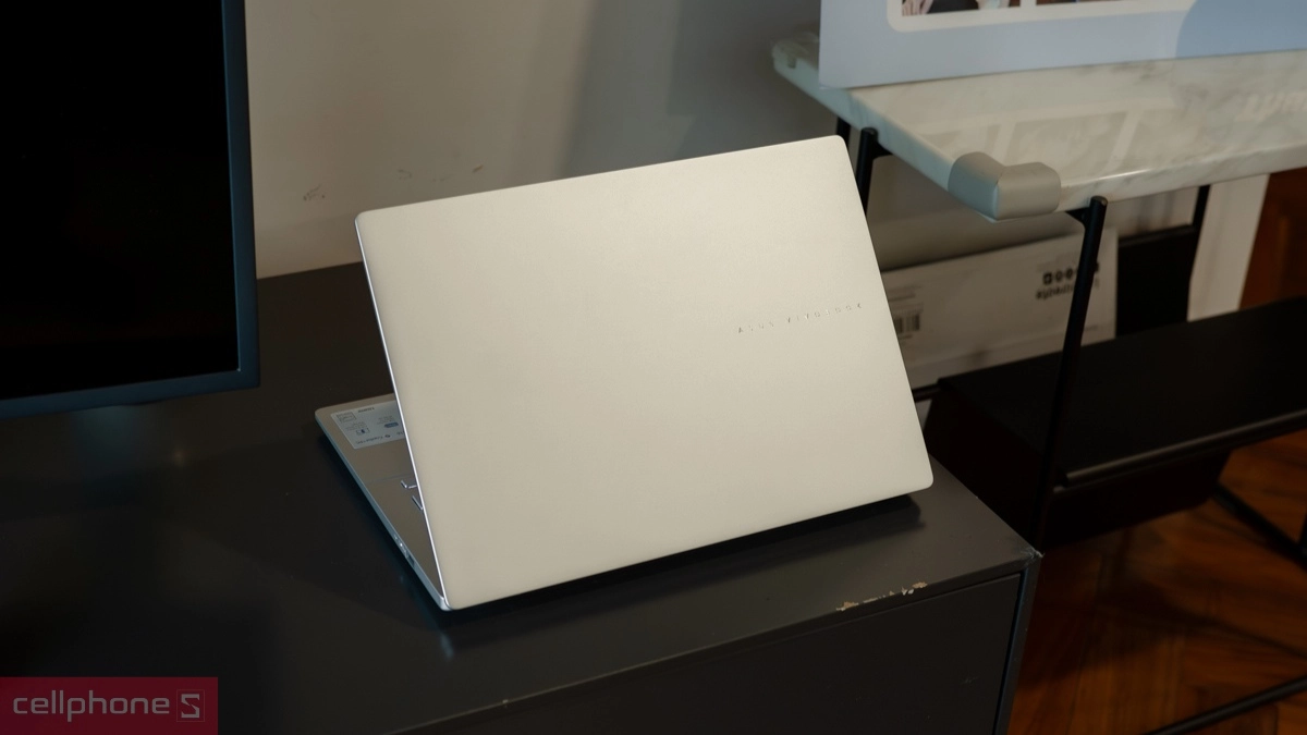 Dung lượng pin, cổng kết nối của laptop Asus Vivobook S14 M3407KA-SF034WS Ryzen AI 5