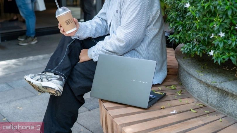 AI trên laptop ASUS Vivobook S14 S3407CA-LY095WS