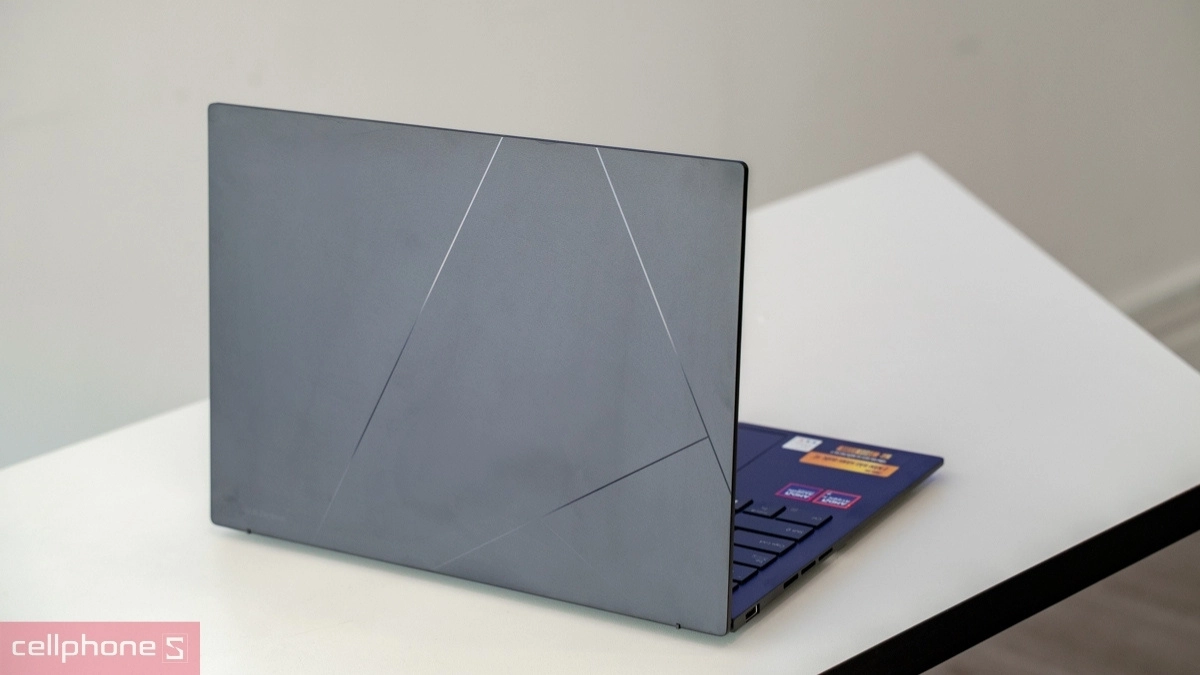 Thiết kế siêu mỏng nhẹ, tiện dụng