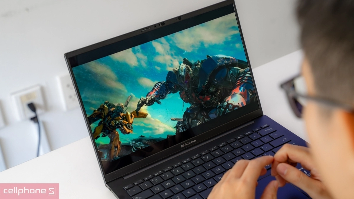 Không gian hiển thị chuẩn điện ảnh với màn hình OLED 3K 120Hz