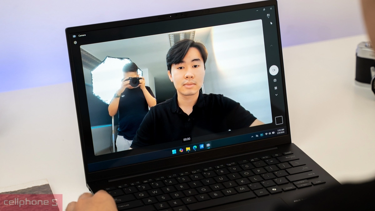 Bộ xử lý mạnh, card đồ họa tiên tiến