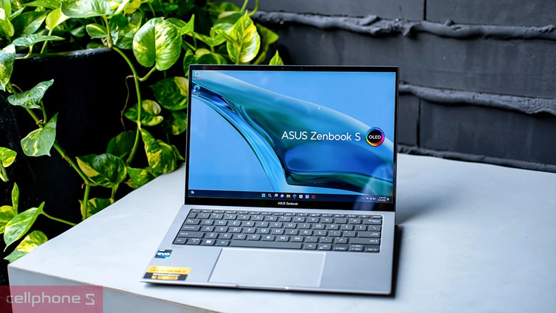 Laptop ASUS Zenbook S 13 OLED UX5304VA-NQ125W - Thiết kế mỏng nhẹ