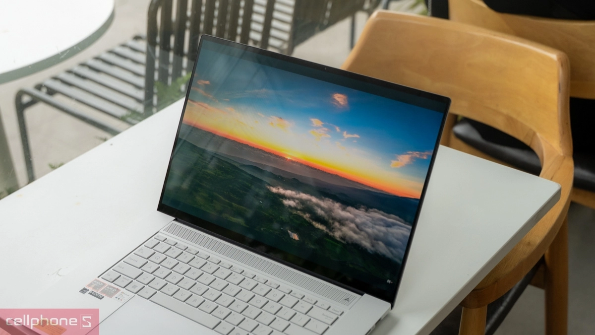 Màn hình Asus Zenbook S 16 UM5606KA-RK127WS Ryzen AI 7