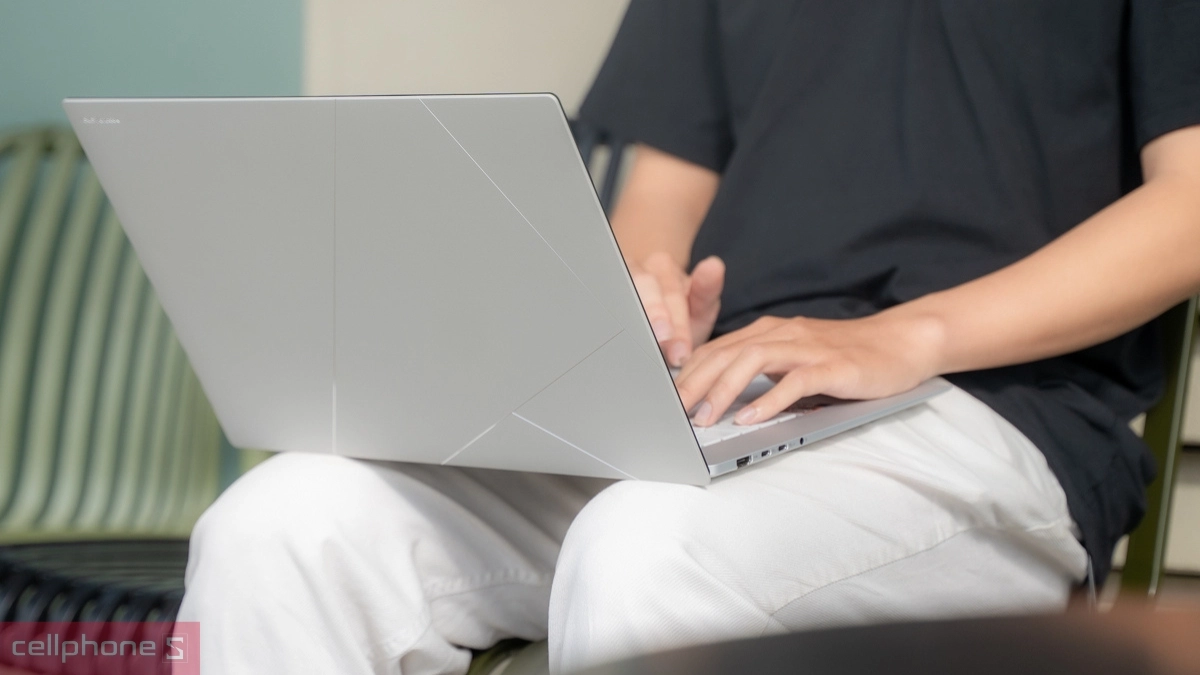 Dung lượng Asus Zenbook S 16 UM5606KA-RK127WS Ryzen AI 7