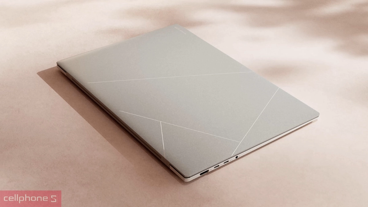 Pin 83Wh và tích hợp các cổng kết nối toàn diện