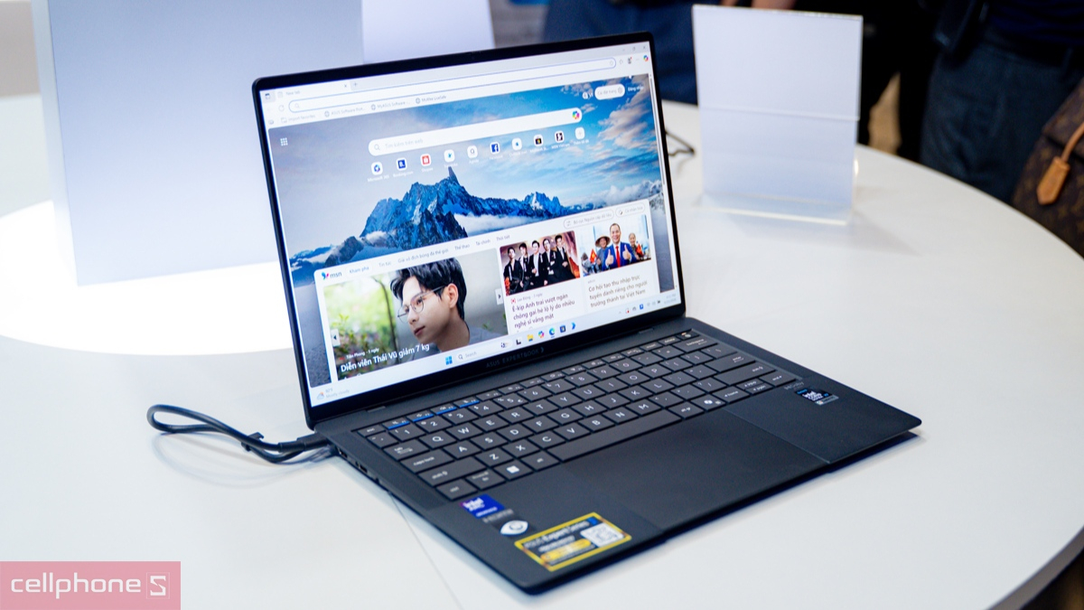 Laptop Asus Intel Core Ultra tối ưu tác vụ AI đa nhiệm và tiết kiệm điện năng