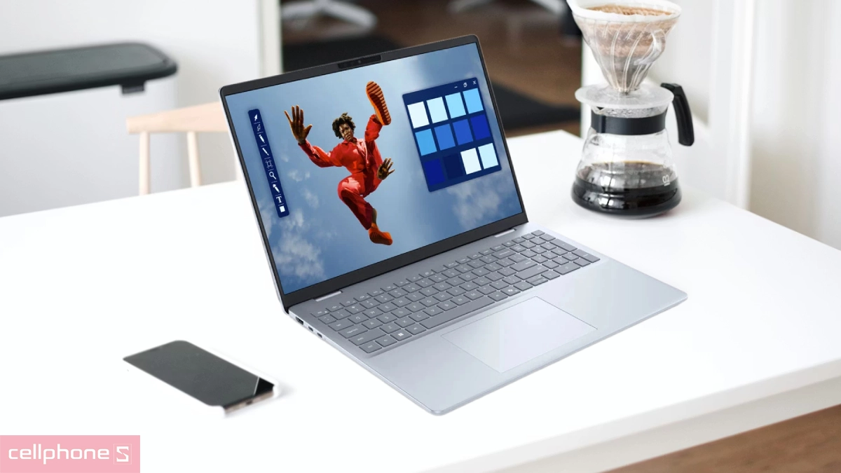 Laptop tích hợp pin dung lượng 64Whr