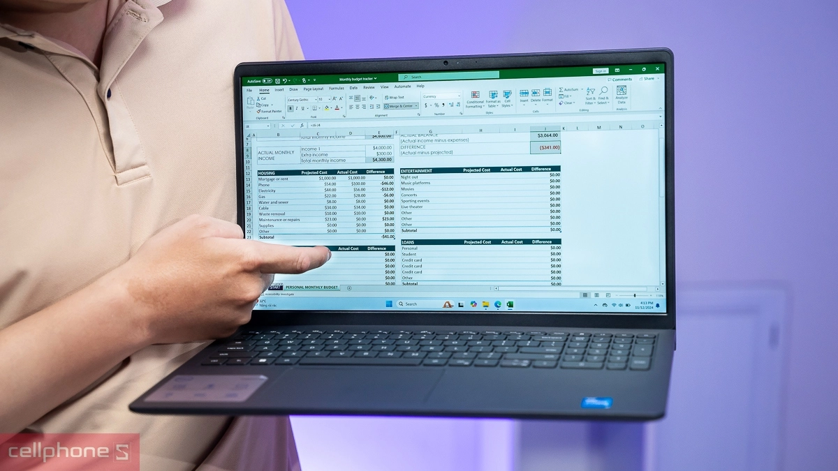 Màn hình 15.6 inch hiển thị hình ảnh sắc nét