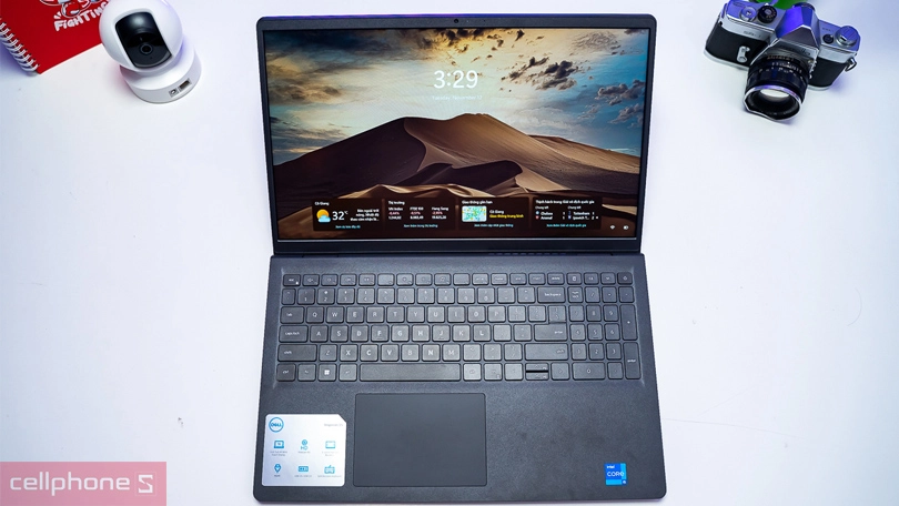 Thiết kế laptop Dell Inspiron 15 3520-5124BLK GJ8W7 16GB