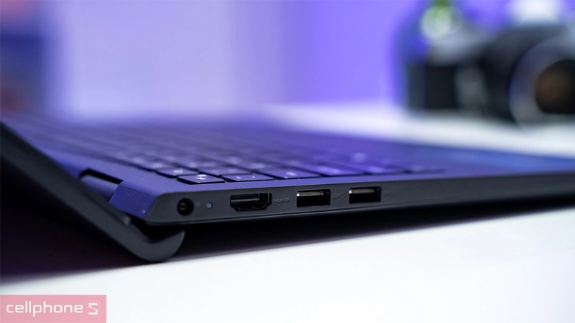 Pin và khả năng kết nối của laptop Dell Inspiron 15 3520-5124BLK GJ8W7 16GB