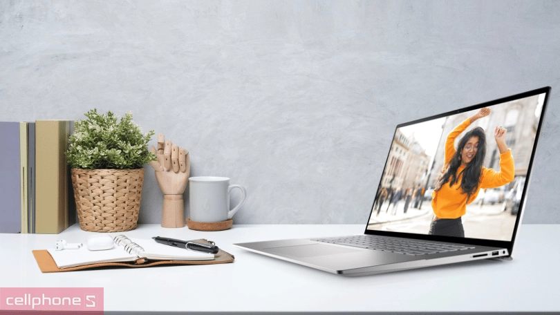 Hiệu năng laptop Dell Inspiron 16 5620 N6I7004W1