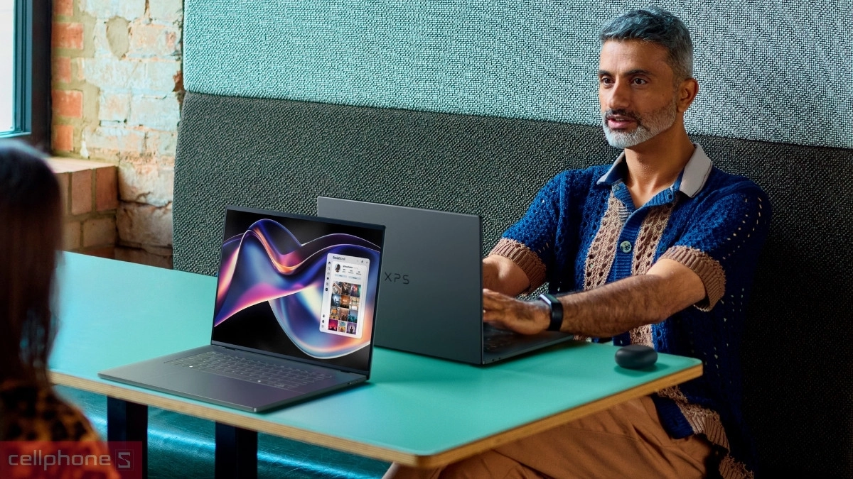 Dell XPS trang bị tấm nền sắc nét, hỗ trợ hiển thị màu chuẩn xác