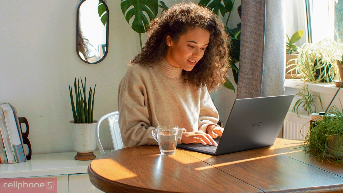 Dell XPS hỗ trợ sạc nhanh qua cổng Type-C tiện lợi