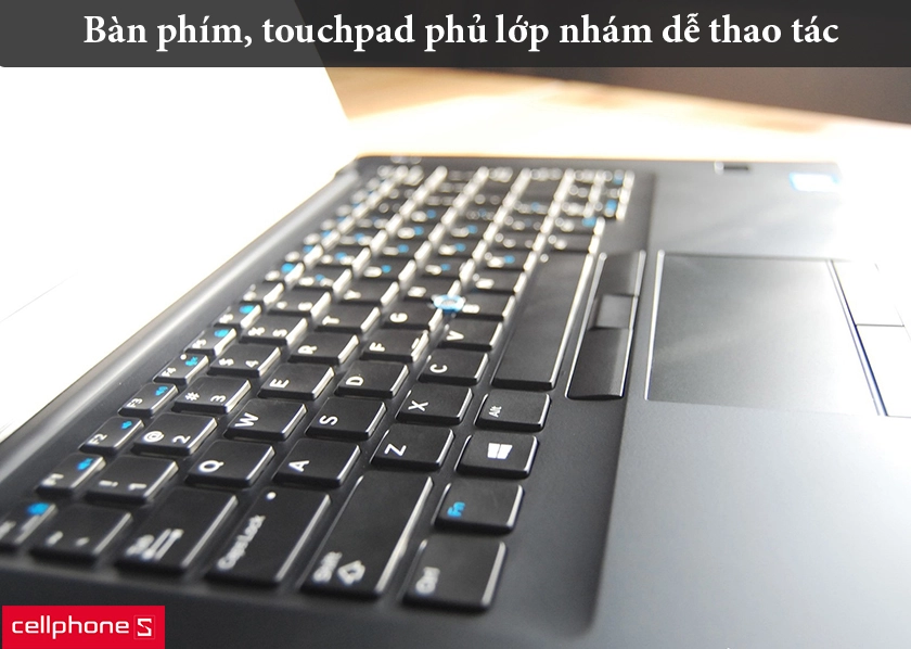 Bàn phím, touchpad phủ lớp nhám dễ thao tác