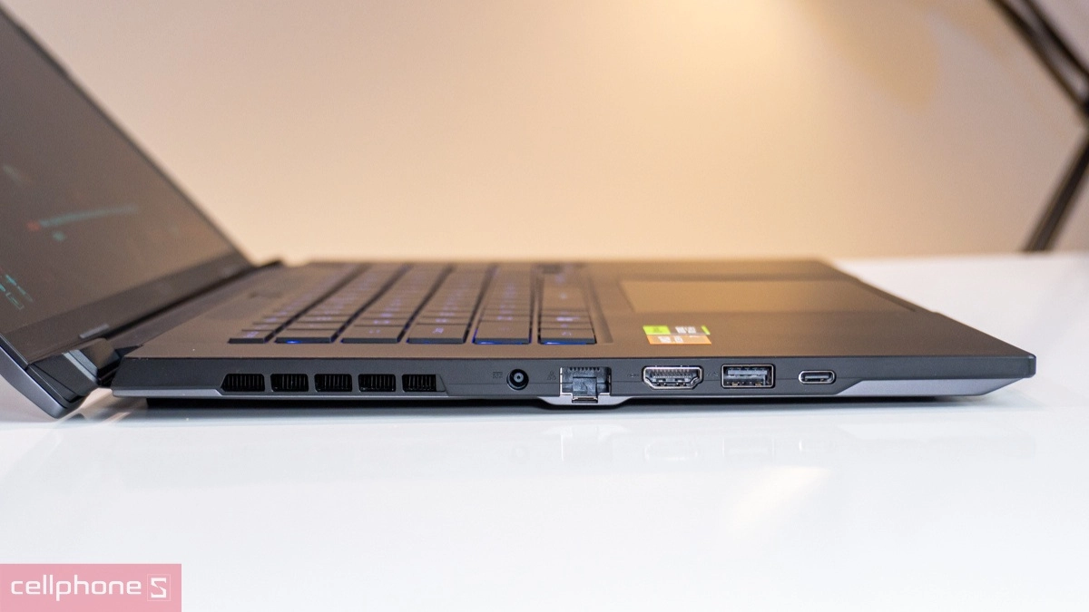 Pin, cổng kết nối của laptop Gigabyte Aero X16 EG61H-X161VH93VNC64AH Ryzen AI 7