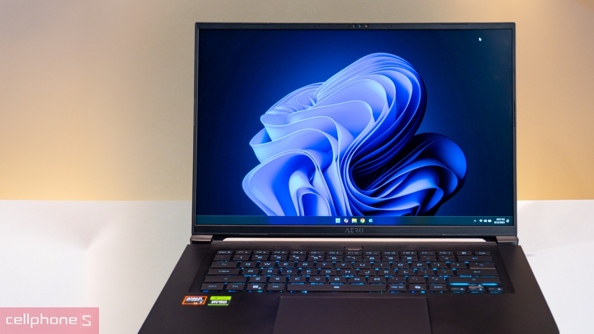 Laptop Gigabyte Aero có nhiều lựa chọn màn hình từ 14 đến 17 inch