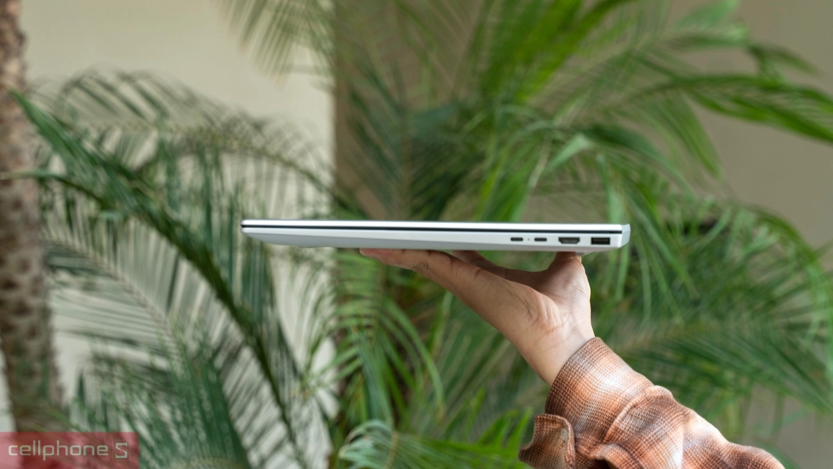 Cổng kết nối trên laptop HP Omnibook 5 16-AG1069AU BZ7T1PA Ryzen AI 5 