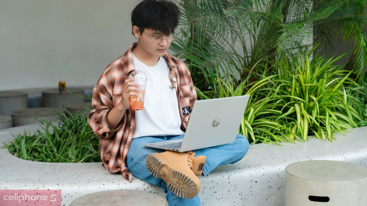 Hiệu năng mạnh mẽ của thiết bị đến từ Ryzen AI 5 340