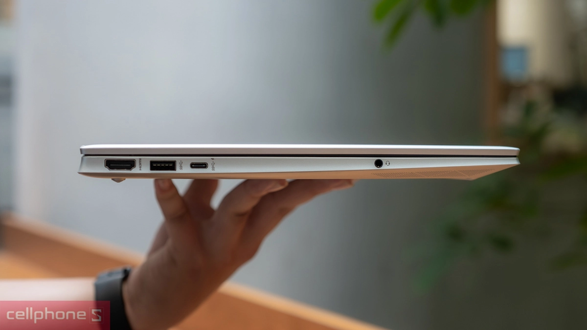 Pin và cổng kết nối của laptop HP Pavilion 15-EG3095TU 8C5L6PA 16GB