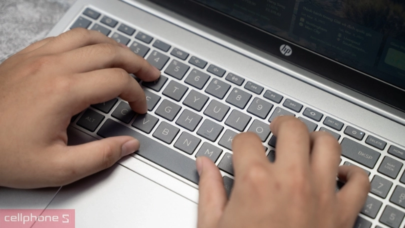 Laptop HP 15-FD0235TU 9Q970PA – Trải nghiệm văn phòng, giải trí chất lượng