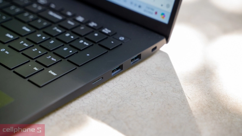 Pin và cổng kết nối của laptop LG Gram 2024 17Z90S-G.AH78A5