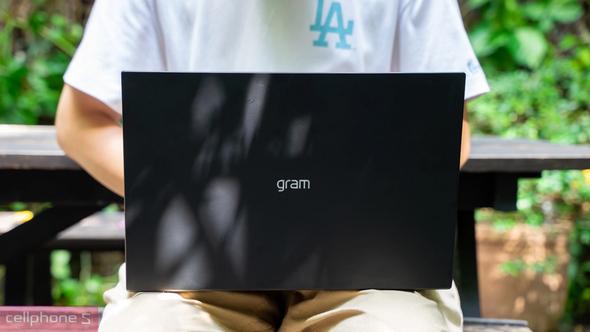 Trọng lượng siêu nhẹ cùng chất liệu magie siêu bền