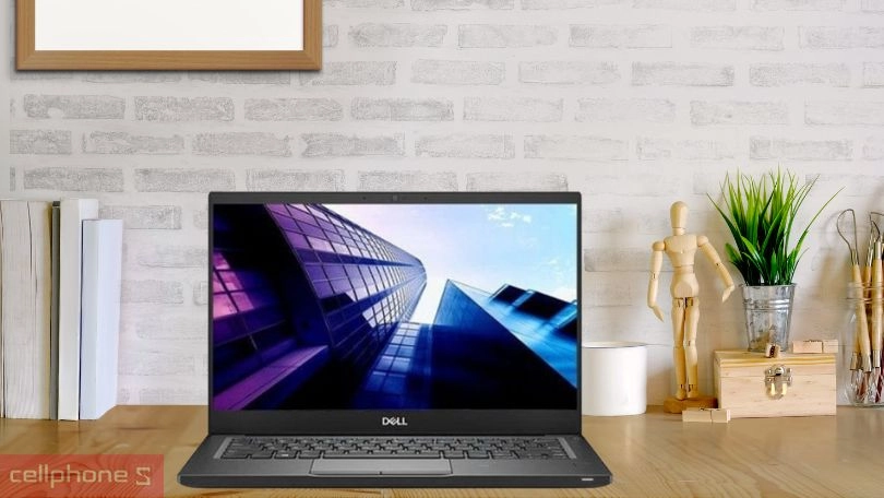 Dựa vào ổ cứng laptop