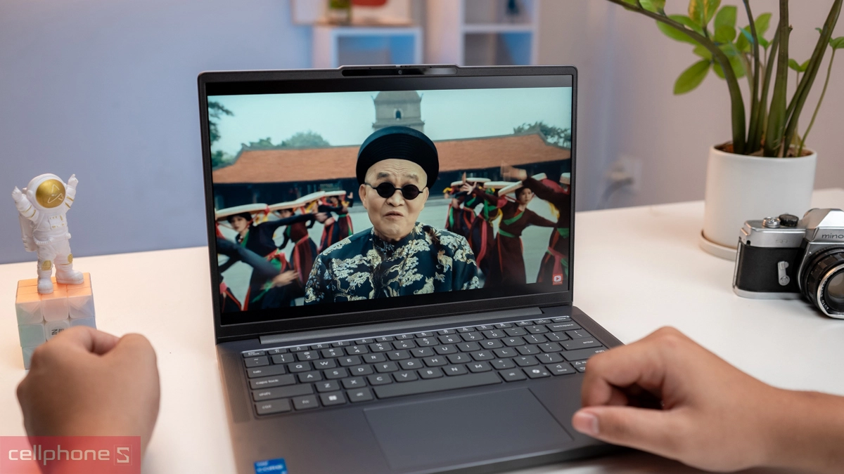 So sánh Laptop Lenovo IdeaPad Slim 3 14ARP10 83K6005UVN