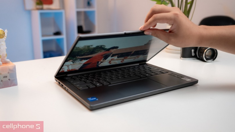 Thiết kế laptop Lenovo IdeaPad Slim 3 14IRH10 83K00008VN