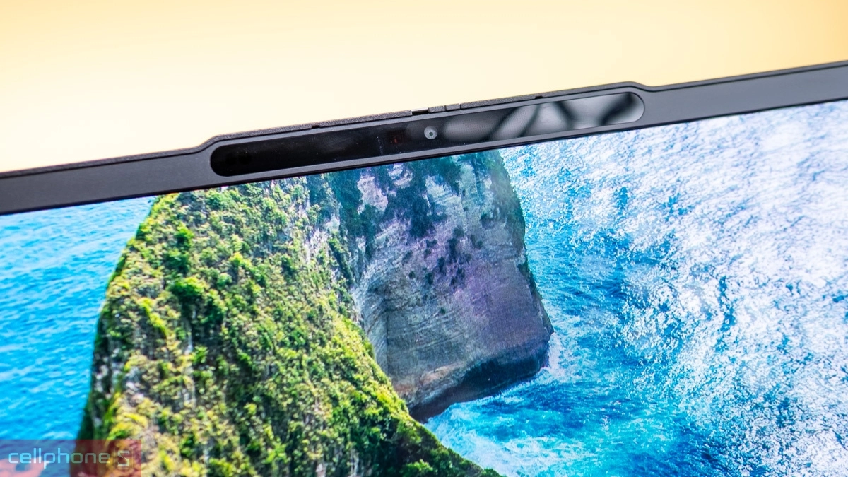 Pin và cổng kết nối của laptop Lenovo IdeaPad Slim 5 14AKP10 83HX001JVN Ryzen AI 7