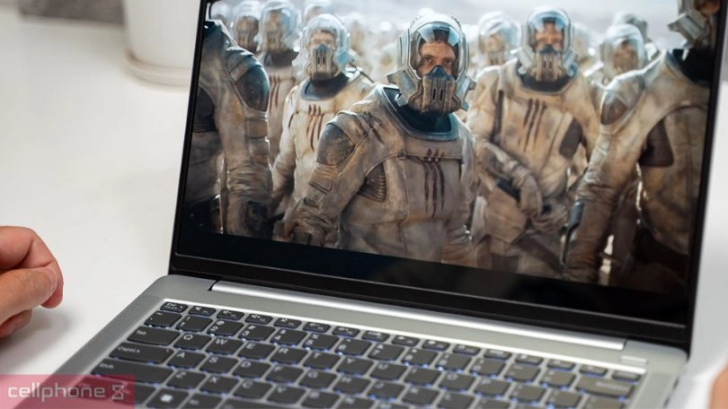 Bàn phím đèn LED trắng, webcam độ phân giải sắc nét FHD