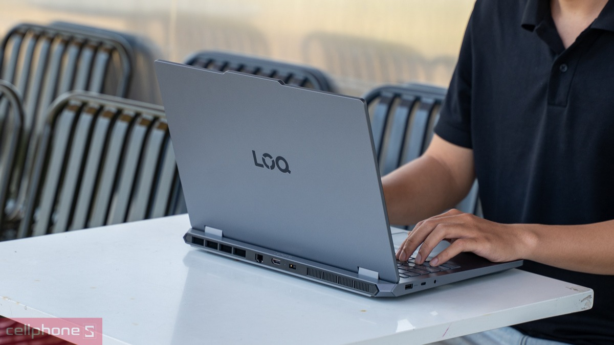 Thiết kế laptop Lenovo LOQ Essential 15IRX11 83SC003RVN 