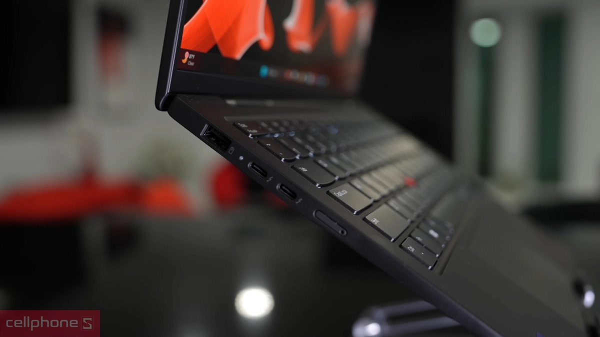 Thinkpad X1 Carbon vẫn sở hữu hệ thống cổng kết nối đầy đủ