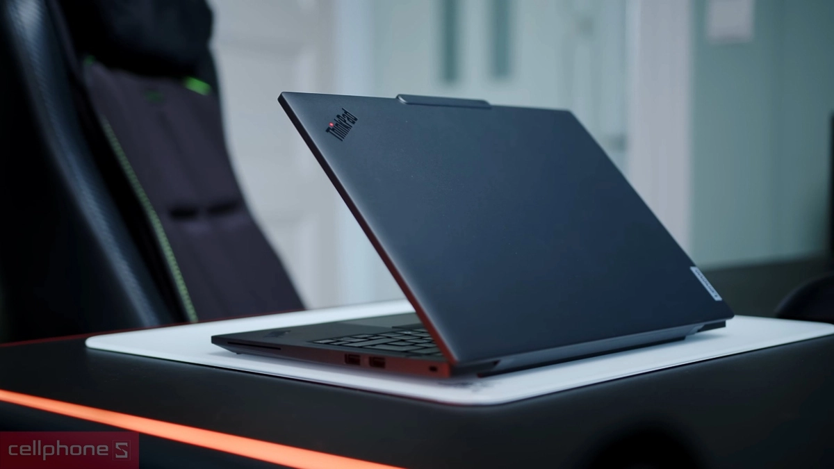 Thiết kế Laptop Lenovo Thinkpad T14S Gen 6 21R10008VN