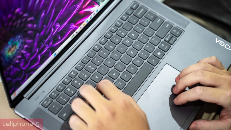 Màn hình và khả năng hiển thị của laptop Lenovo Yoga Slim 7 15ill9 83HM00GVN