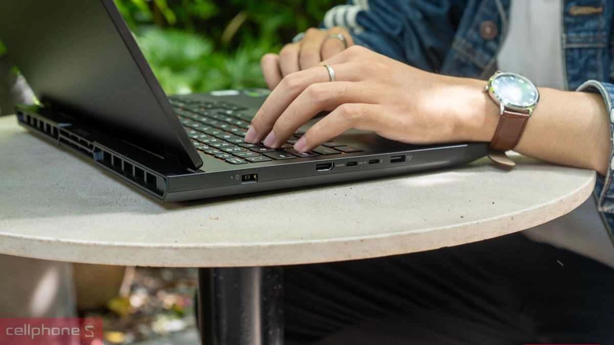 Thiết kế, tạo hình bên ngoài của laptop Lenovo Legion Pro 5 16IAX10 83F3003VVN