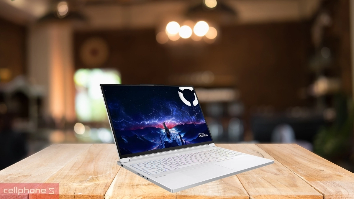 Laptop Lenovo Legion 7 16IAX10 83KY001UVN trang bị 2x16GB SO-DIMM DDR5-5600