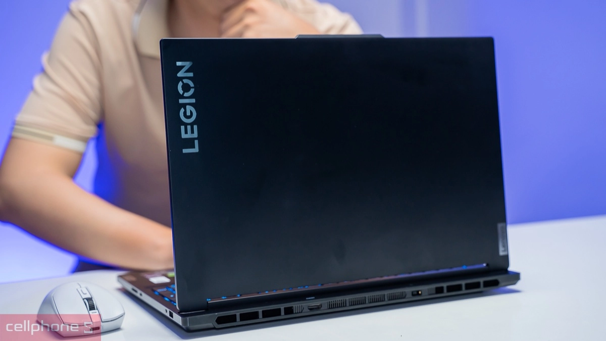 Lenovo Legion 7 thuộc phân khúc laptop cao cấp với nhiều tùy chọn cấu hình