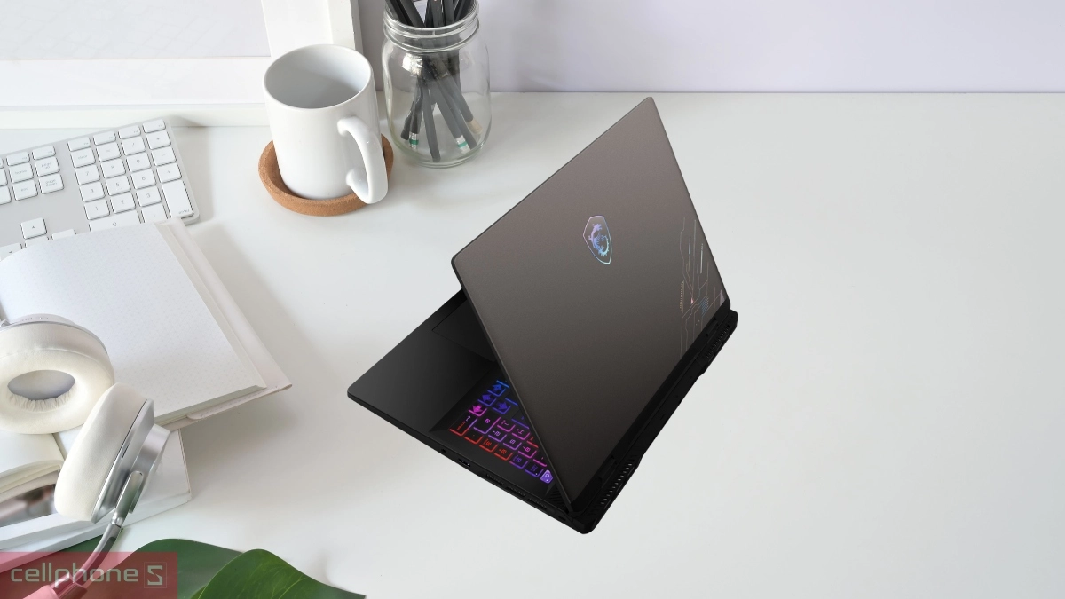 Thiết kế laptop MSI Crosshair 16 HX AI D2XWFKG-036VN