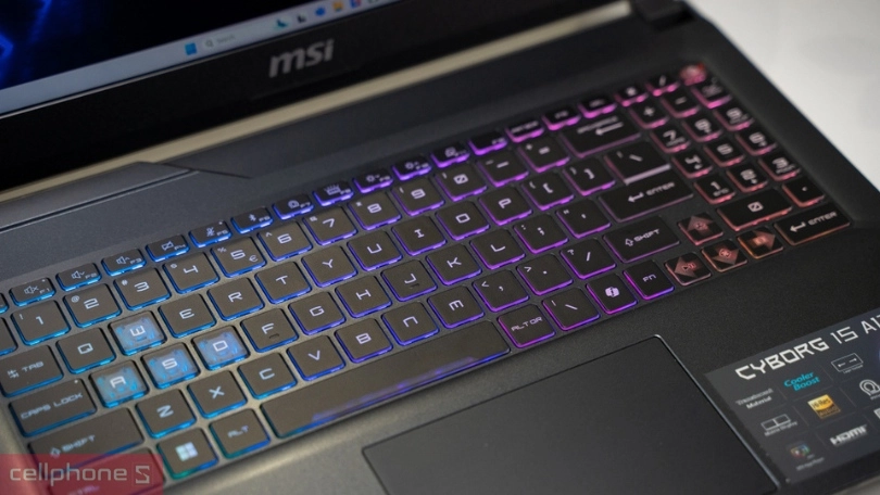 Viên pin lớn và cổng sạc đa dạng