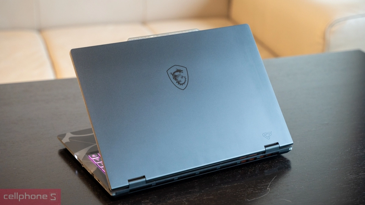 Thiết kế laptop MSI Cyborg 15 B2RWEKG-402VN