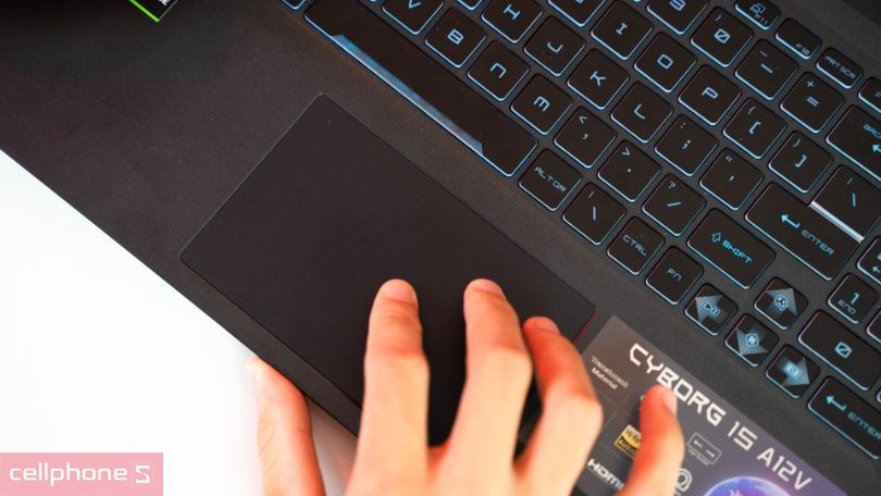 Touchpad lớn, bàn phím có độ nảy cao