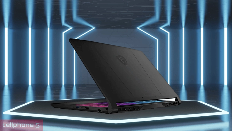 Pin và cổng kết nối của laptop MSI Katana 15 B13VEK-2256VN