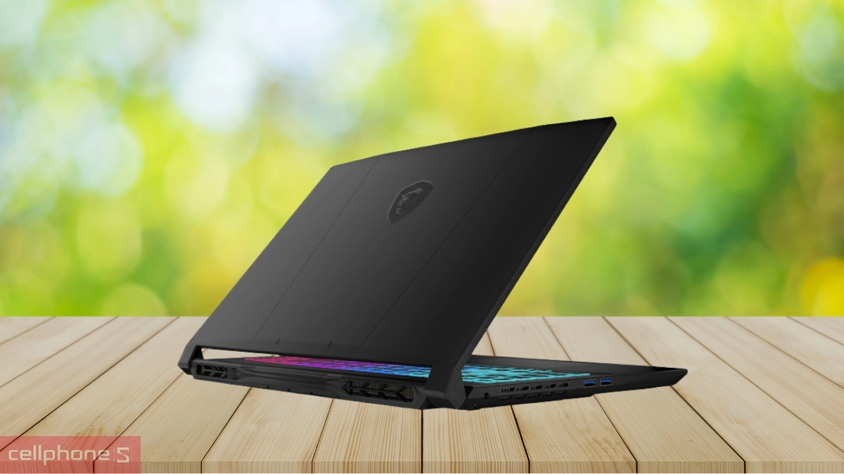 Dung lượng pin, cổng kết nối của laptop MSI Kantana 15 HX B14WEK