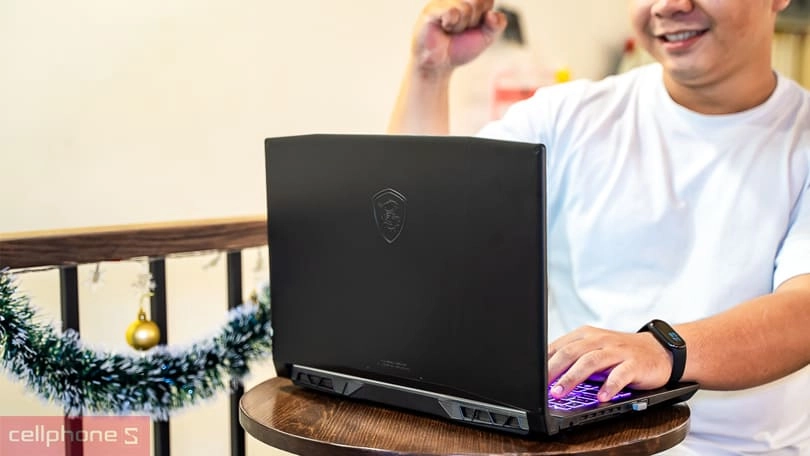 MSI Katana có dung lượng pin cao Pin laptop MSI Katana