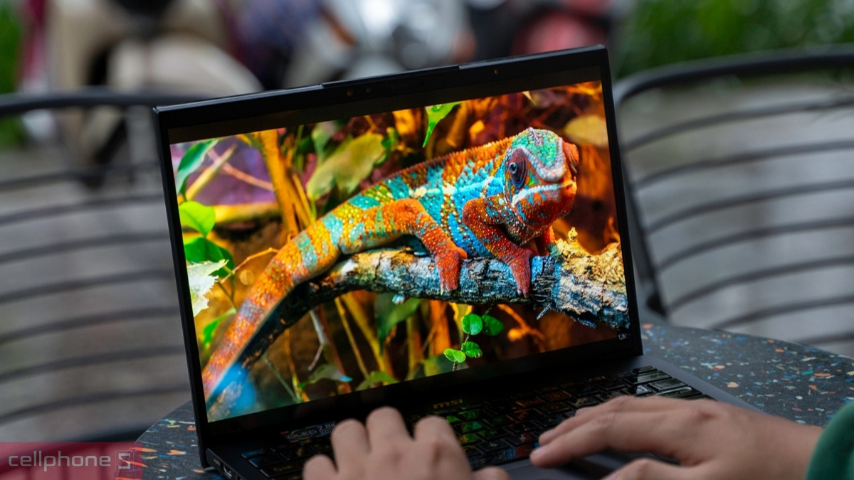MSI Prestige 13 sở hữu màn hình bao phủ toàn bộ dải màu