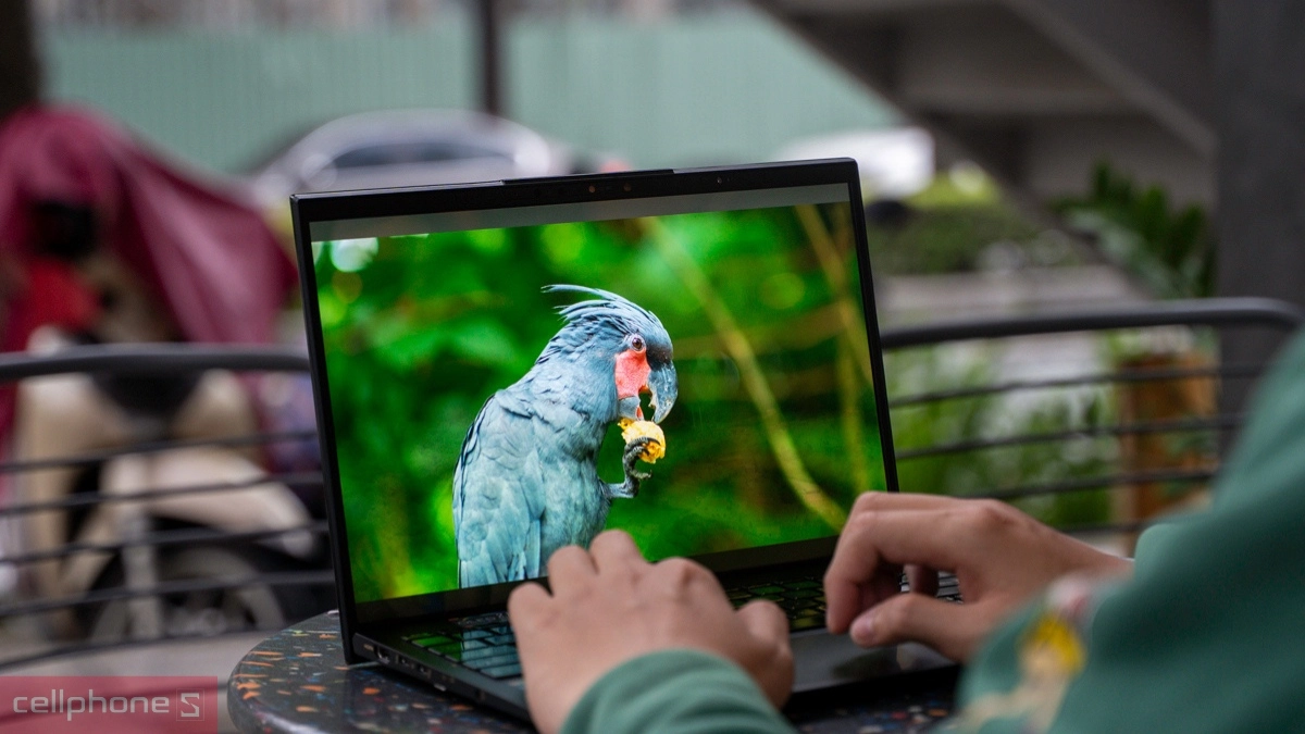 Dung lượng bộ nhớ RAM, ổ cứng của laptop MSI Prestige 13 AI Ukiyoe Edition A2VMG-075VN