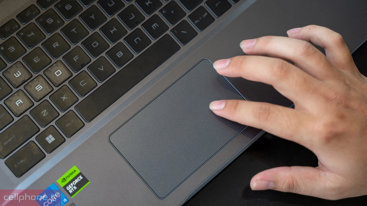 Bàn phím trên MSI Thin 15 được thiết kế theo layout tiêu chuẩn