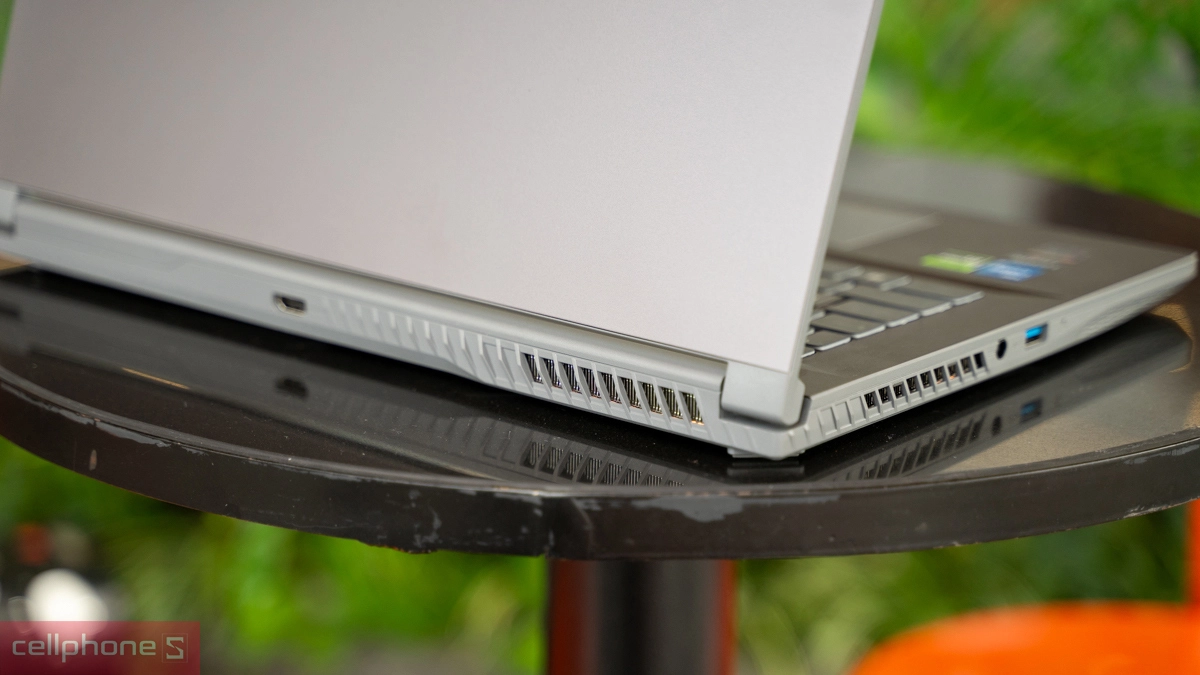 Giá laptop MSI Thin 15 bao nhiêu tiền